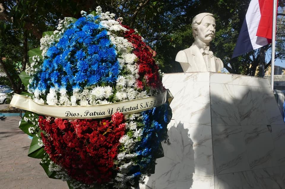 La imagen tiene un atributo ALT vacío; su nombre de archivo es BUSTO.jpg